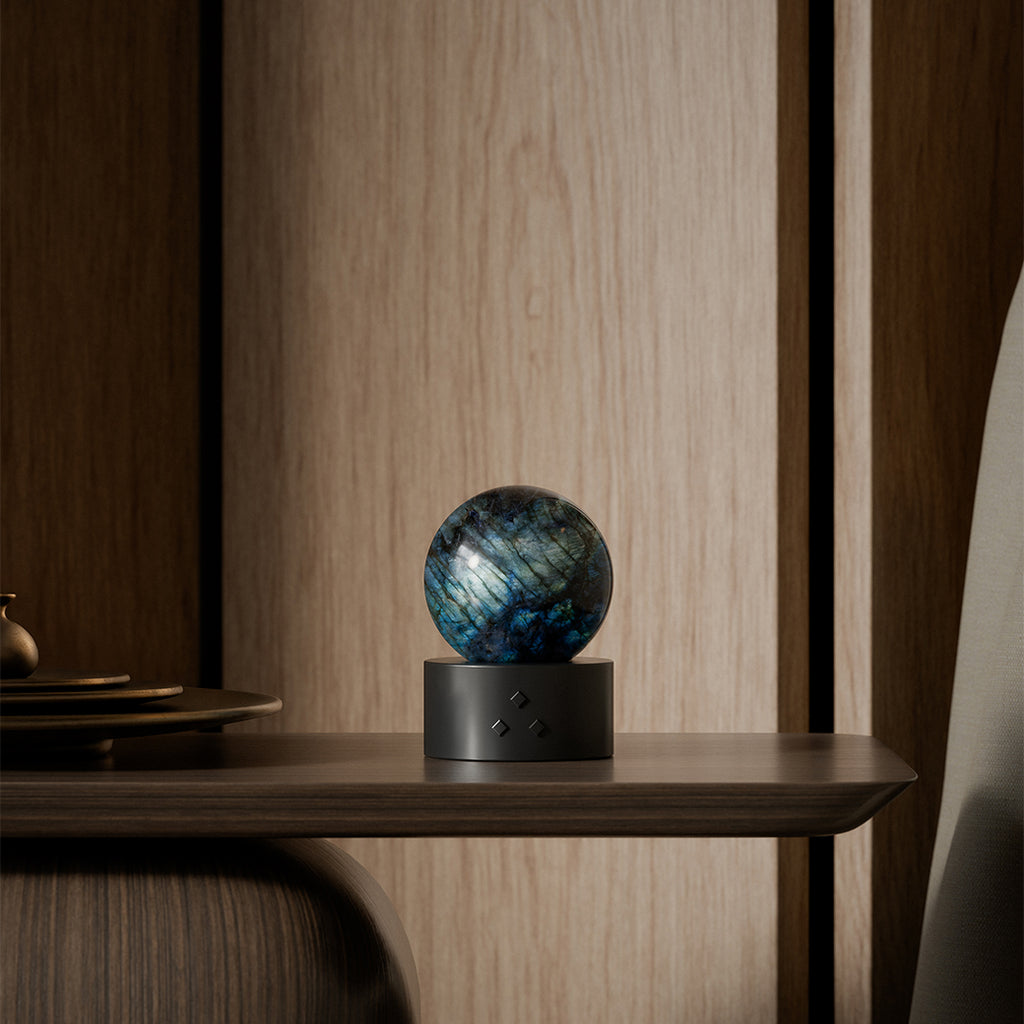 The Sphere | Labradorite พลังแห่งการปกป้องและความโชคดีที่ไม่คาดฝัน